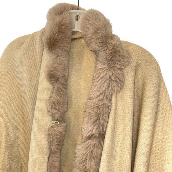 Camel khaki faux fur trim cape shawl STUNNING - Picture 4 of 5